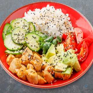 Poke bowl cu pui